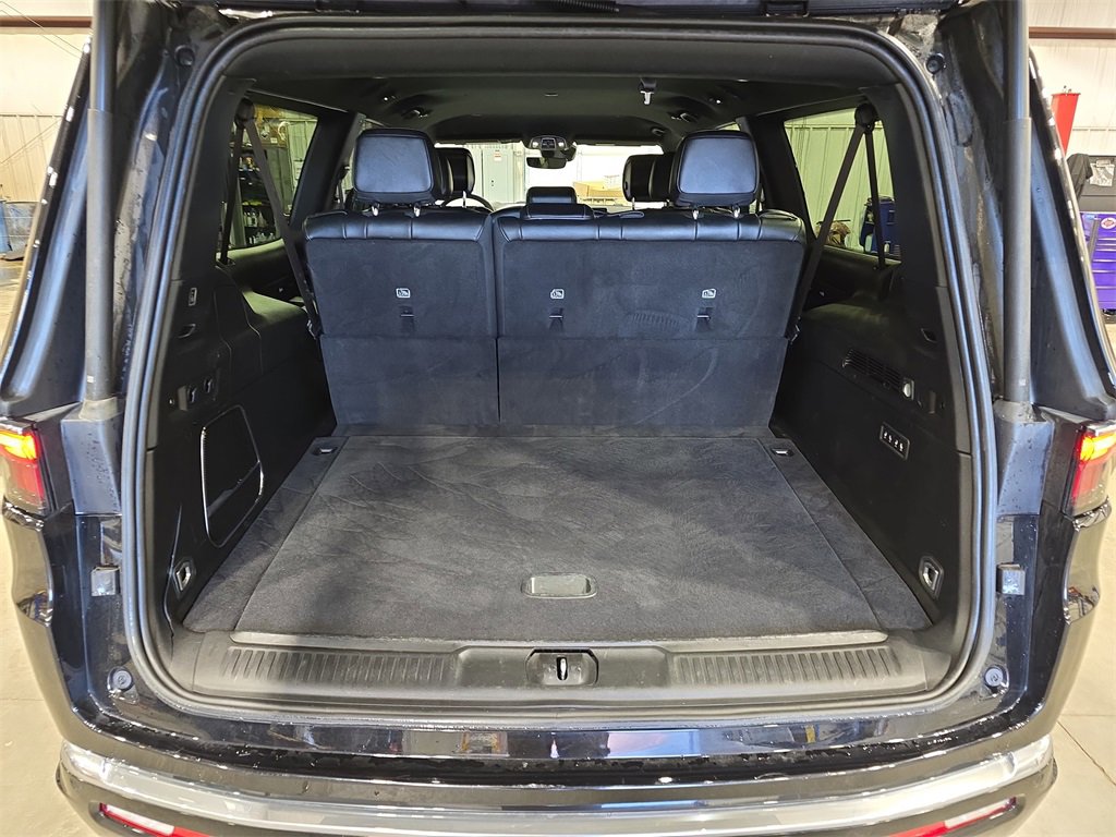 Used 2024 Jeep Wagoneer L Series II w/ Flexible Seating Group image 13