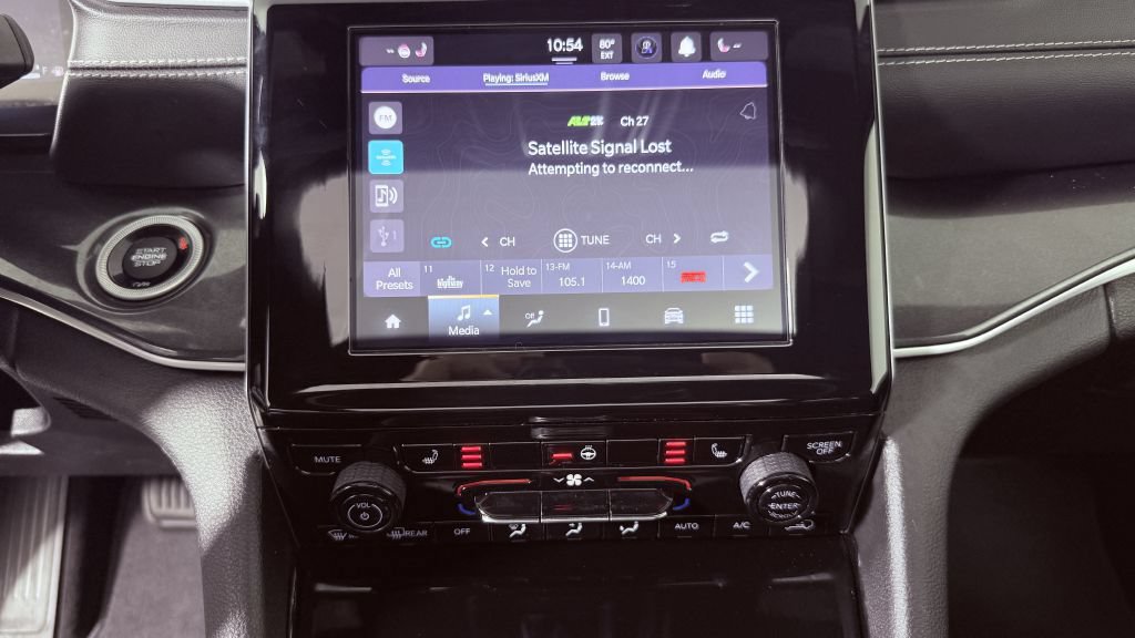 Used 2023 Jeep Grand Cherokee Altitude AWD/4WD image 14