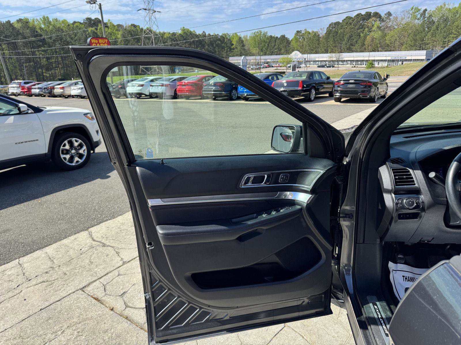 Used 2019 Ford Explorer Sport w/ Equipment Group 401A image 6