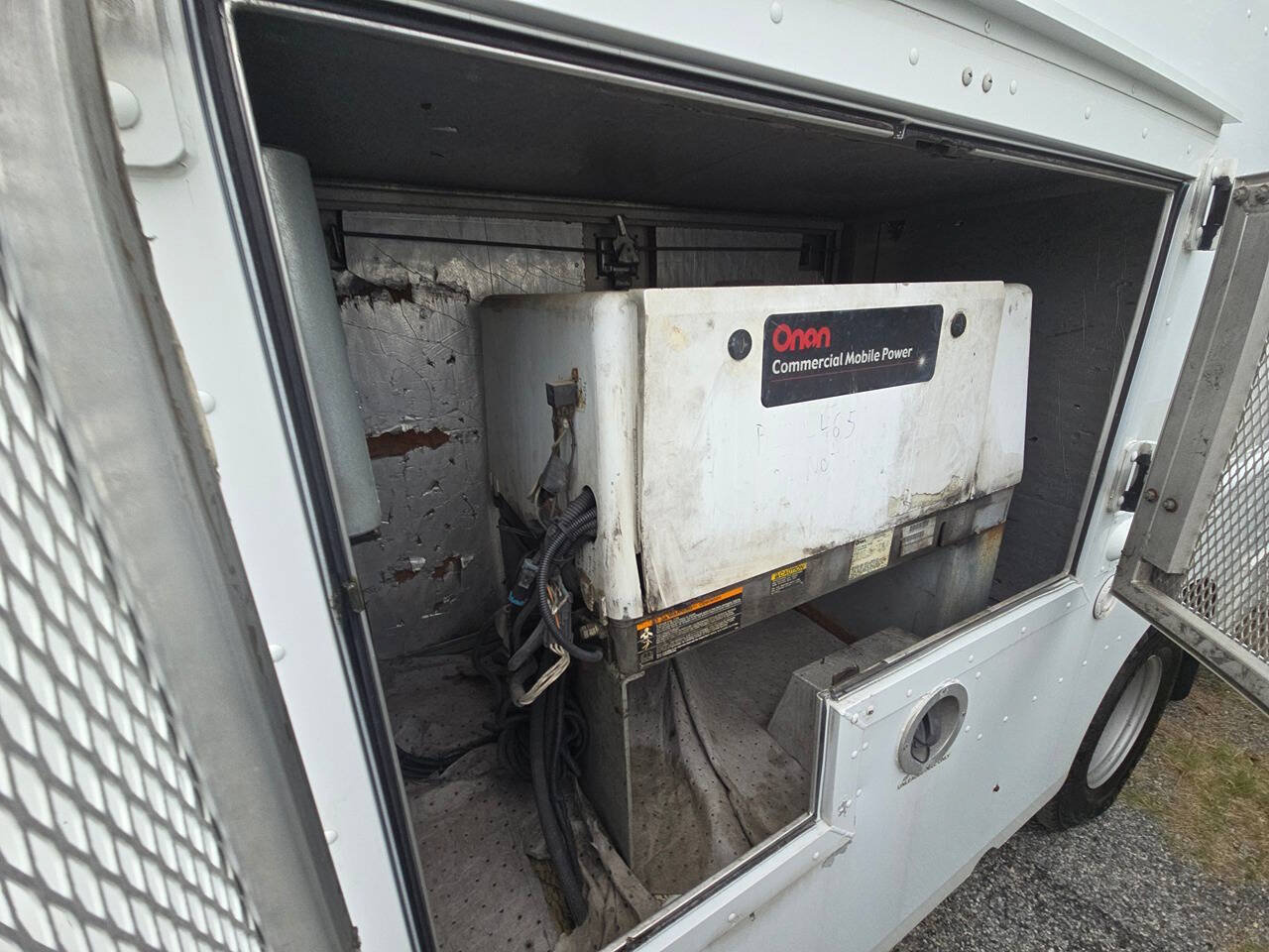 Used 2009 Chevrolet Express 3500 RWD image 31