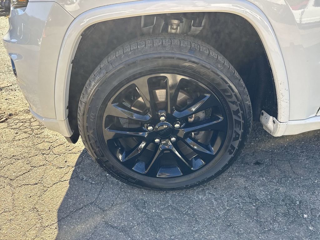 Used 2022 Jeep Grand Cherokee Laredo X image 10