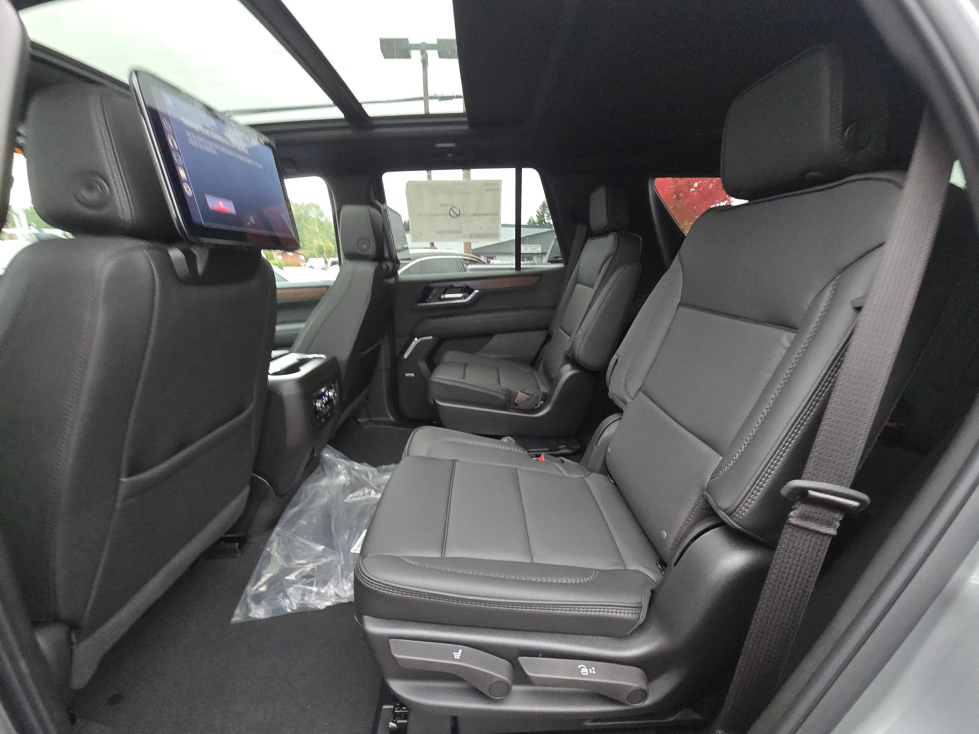 New 2026 GMC Yukon Denali w/ Denali Reserve Package AWD/4WD image 11