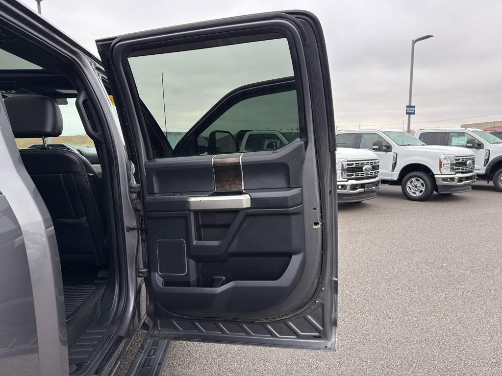 Used 2022 Ford F250 Lariat w/ Black Appearance Package image 15