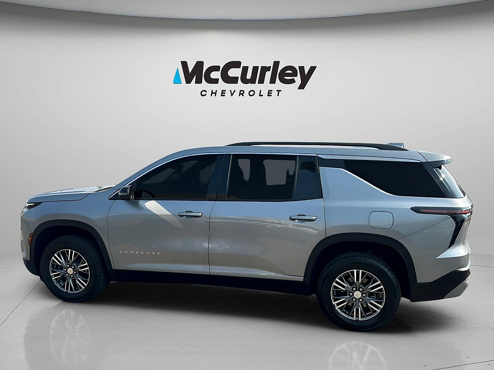 Used 2025 Chevrolet Traverse LT AWD/4WD image 4