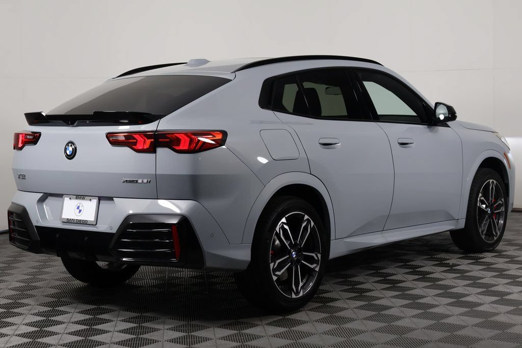 New 2026 BMW X2 xDrive28i w/ Technology Package AWD/4WD image 2