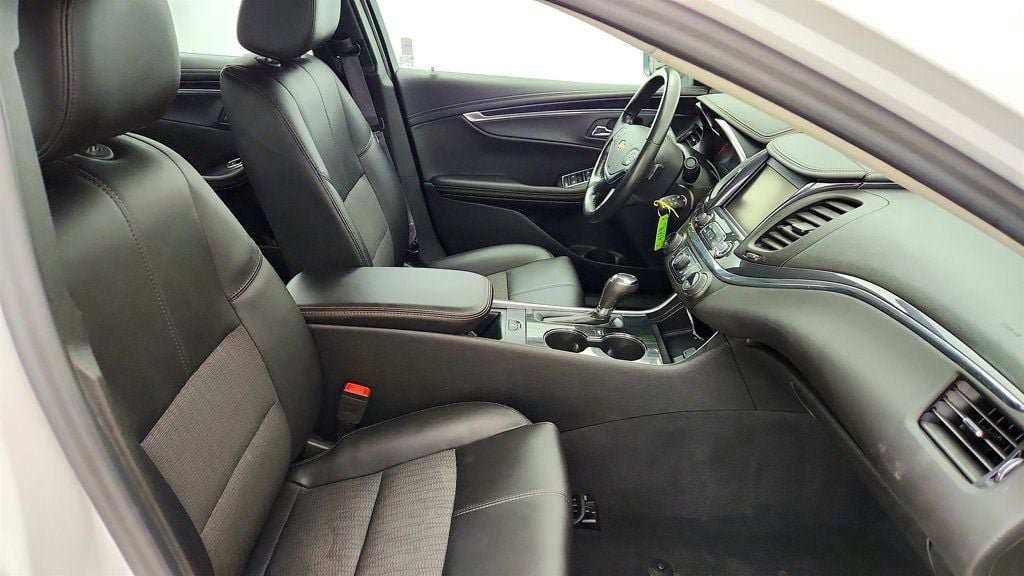 Used 2017 Chevrolet Impala LT w/ Convenience Package FWD image 22