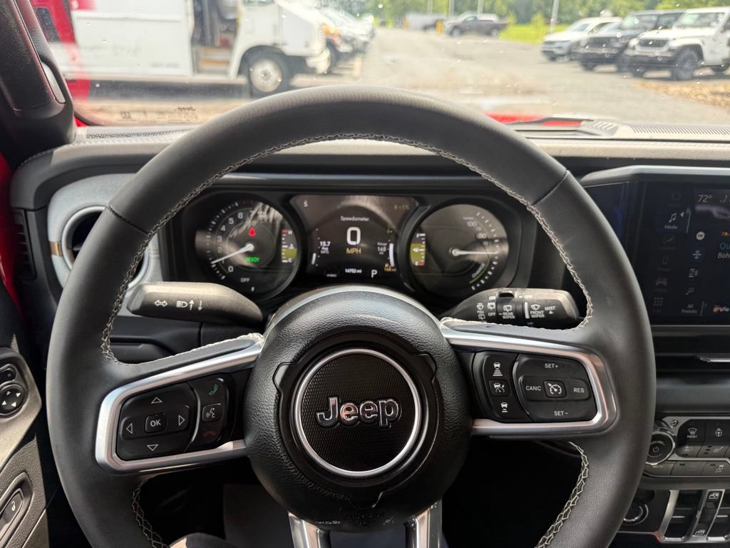 Used 2025 Jeep Wrangler Unlimited Sahara w/ Safety Group AWD/4WD image 23