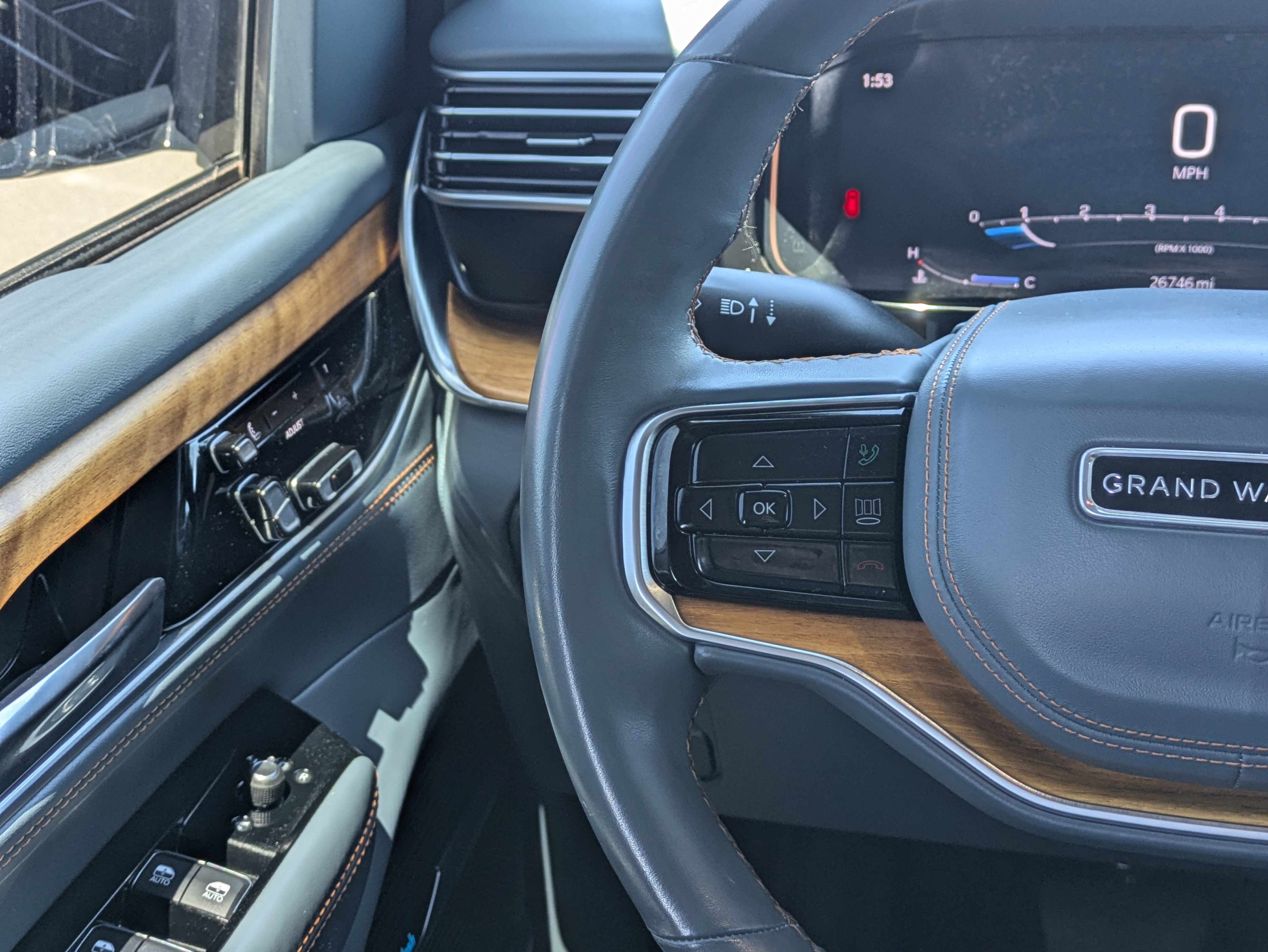 Used 2023 Jeep Grand Wagoneer L Series II w/ Premium Group II AWD/4WD image 24