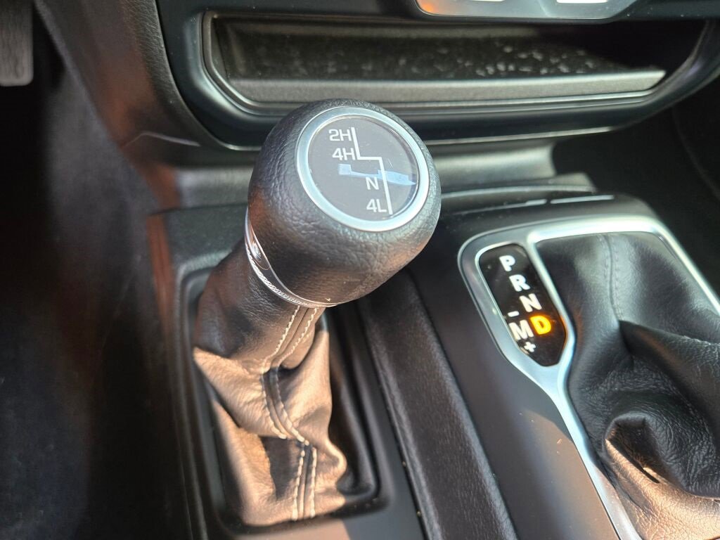 Used 2024 Jeep Wrangler Sport S image 17