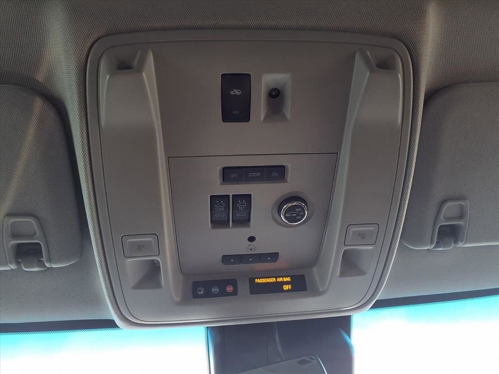 Used 2018 Cadillac Escalade Luxury RWD image 7