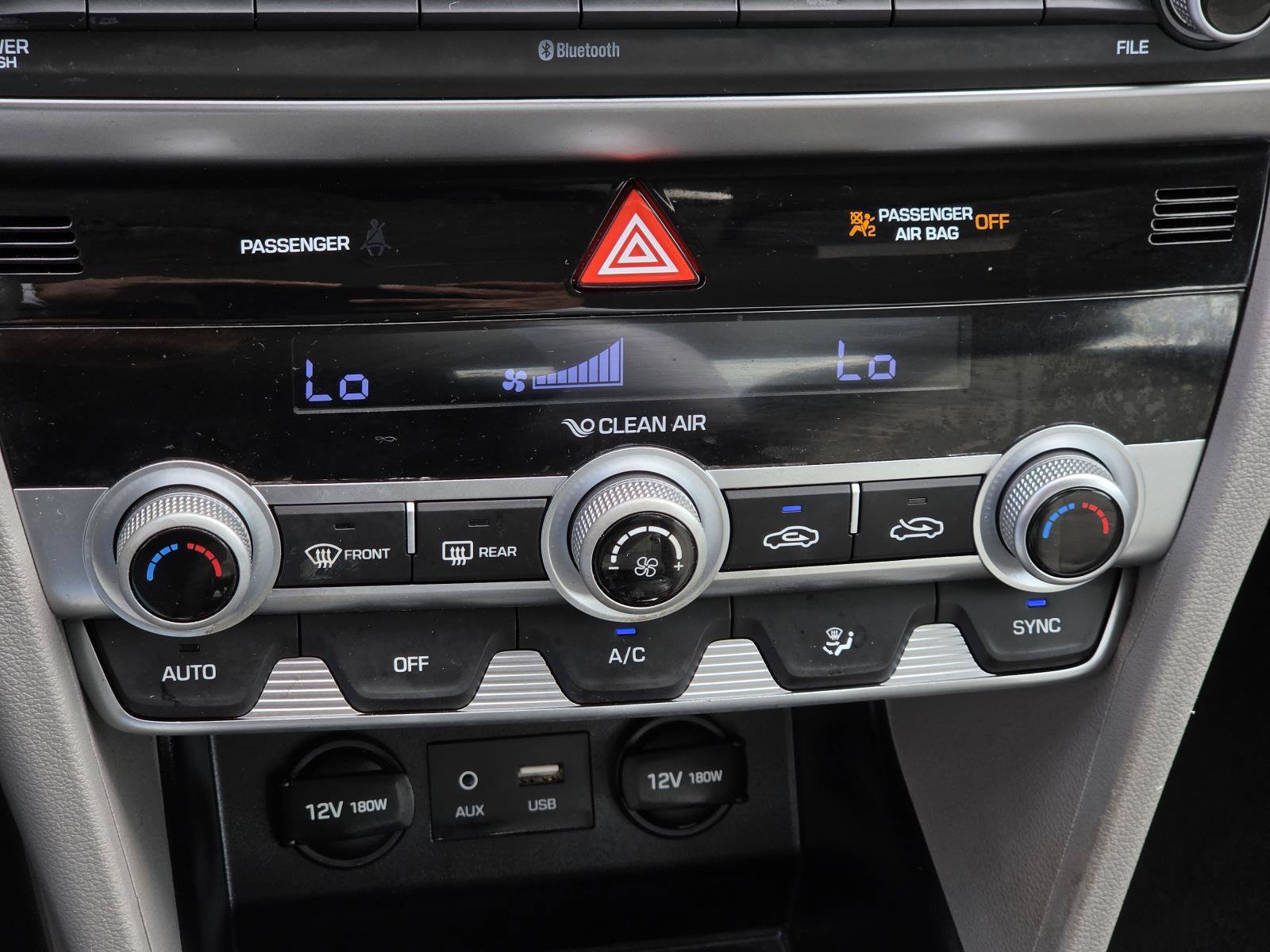 Used 2020 Hyundai Elantra SE FWD image 21