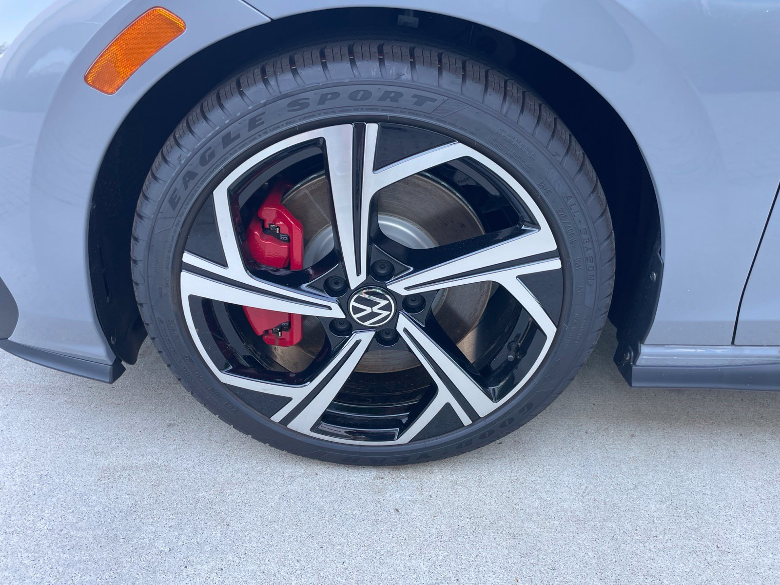 New 2026 Volkswagen GTI SE FWD image 7