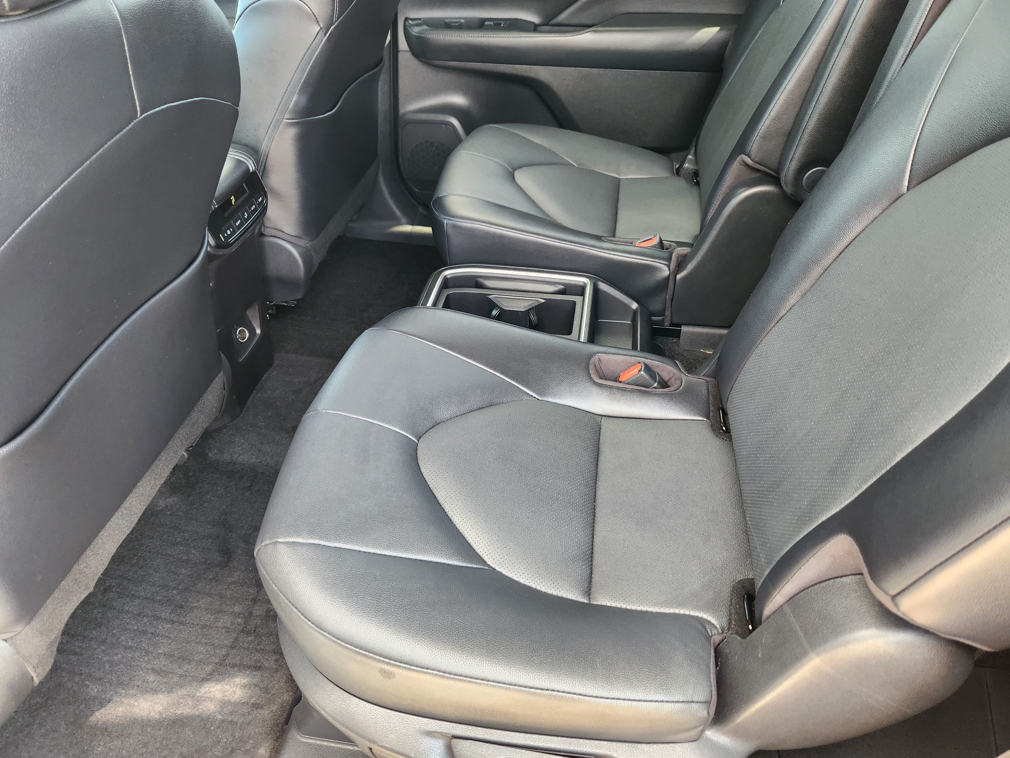 Used 2025 Toyota Grand Highlander AWD Hybrid image 31
