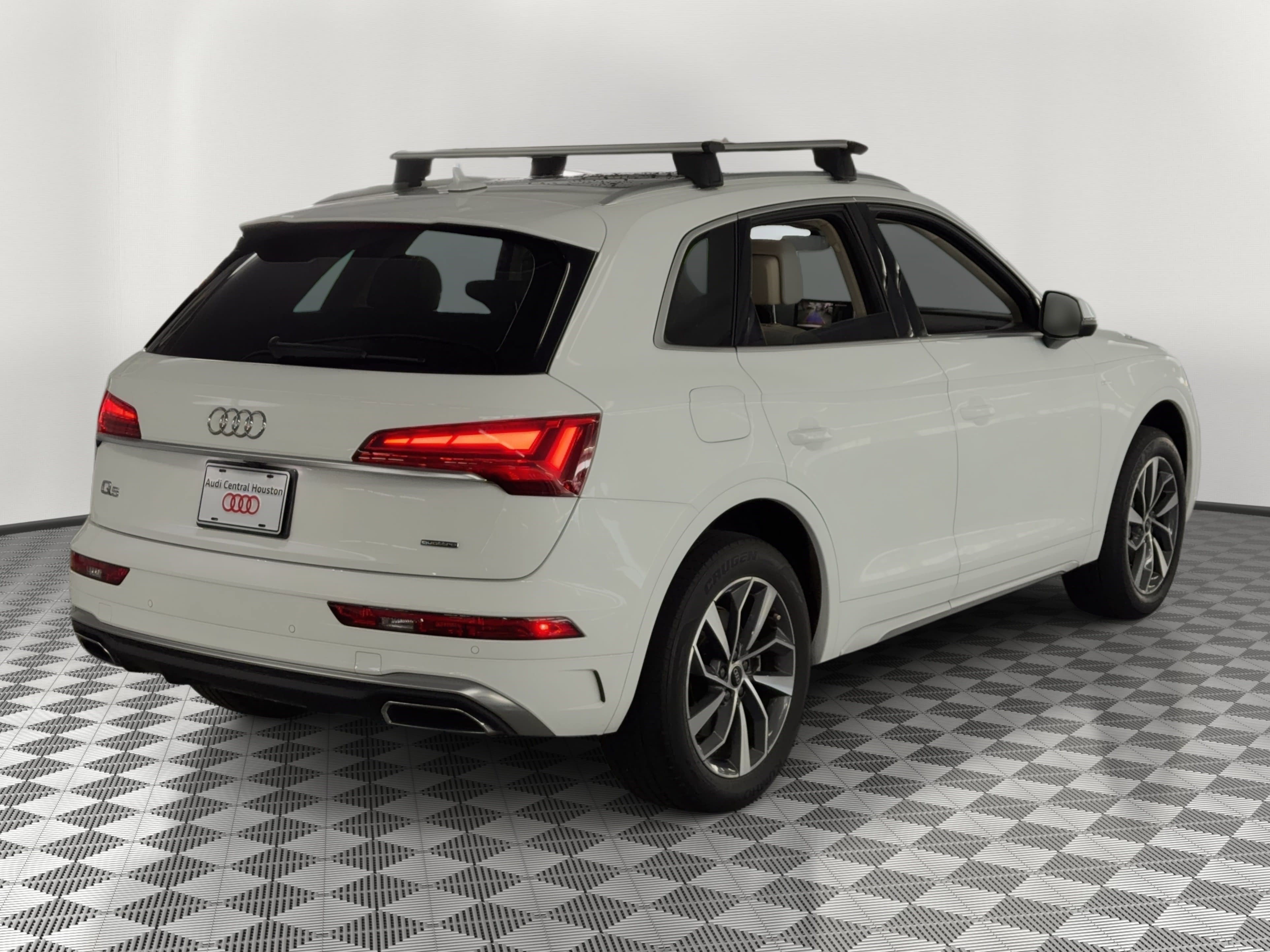 Certified 2023 Audi Q5 2.0T Premium w/ Convenience Package image 9