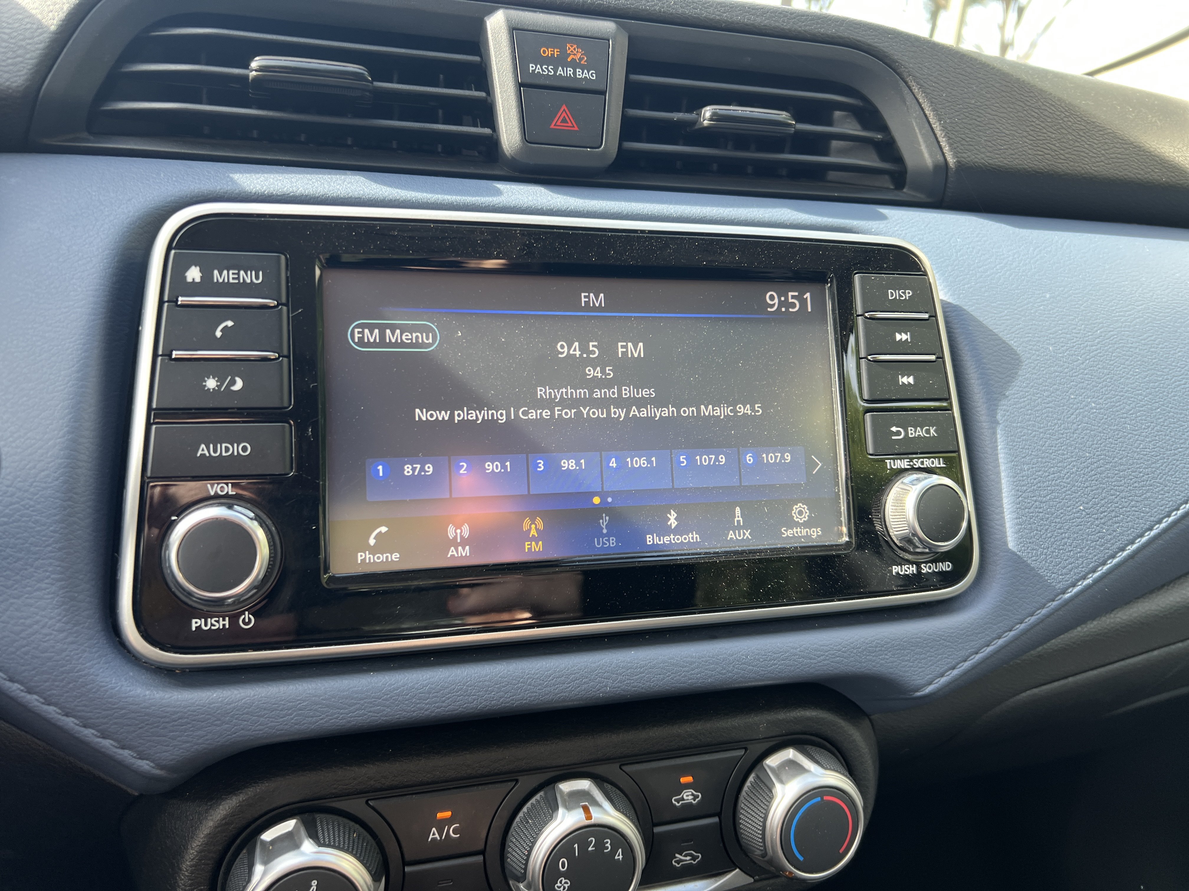Used 2023 Nissan Versa SV FWD image 21