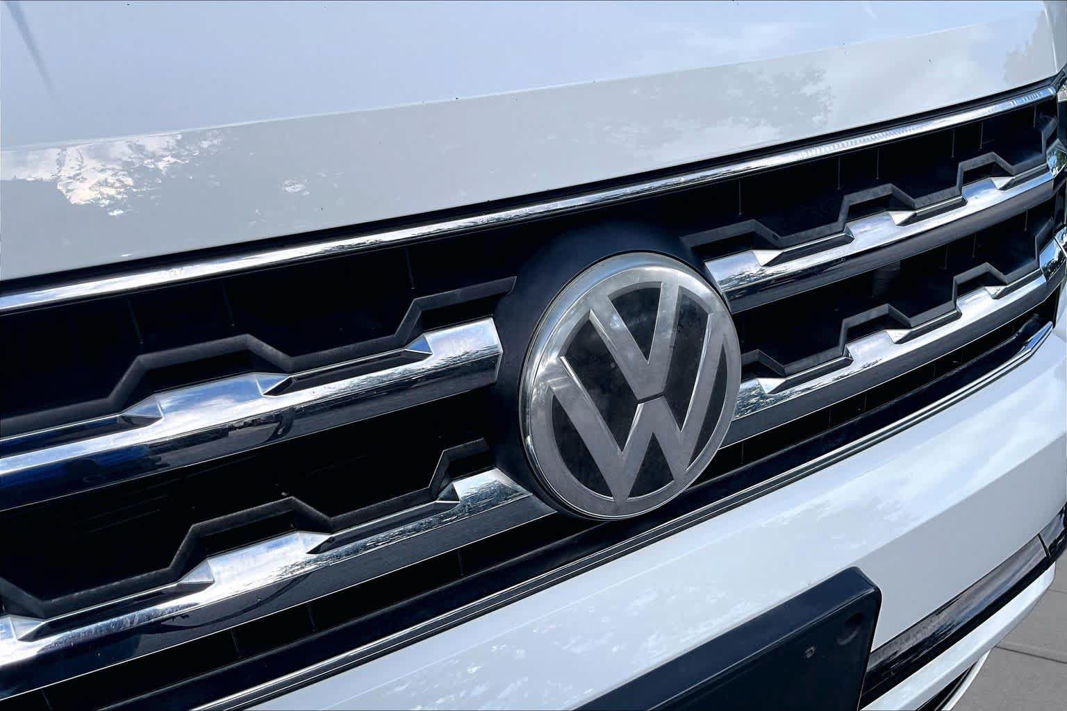 Used 2018 Volkswagen Atlas SEL w/ R-Line Package FWD image 32