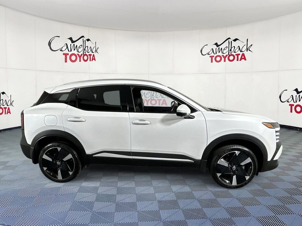 Used 2025 Nissan Kicks SR FWD image 8