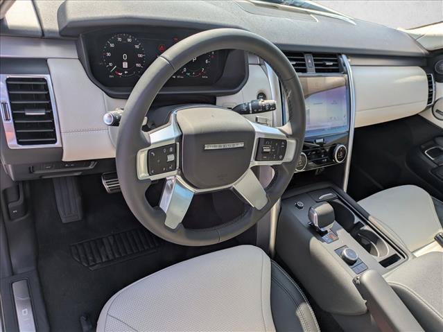 New 2025 Land Rover Discovery Dynamic SE AWD/4WD image 3