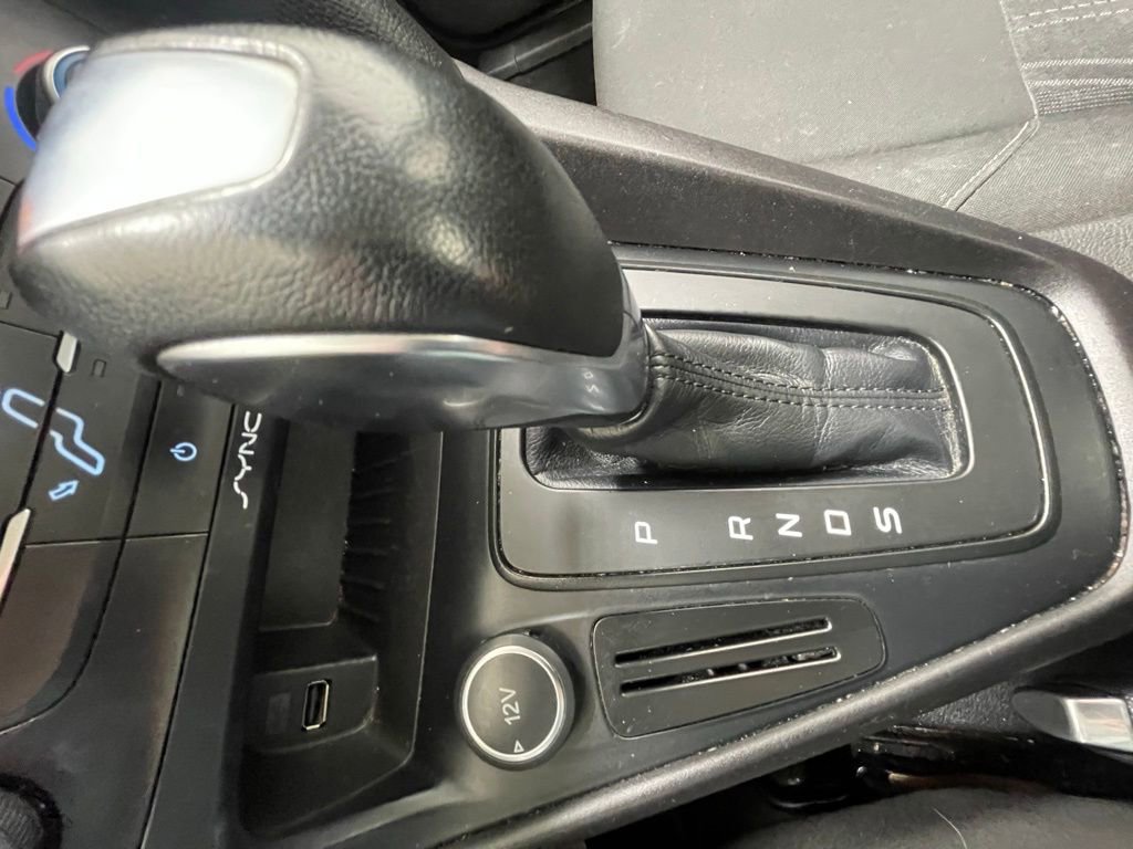 Used 2015 Ford Focus SE w/ SE Sport Package image 13