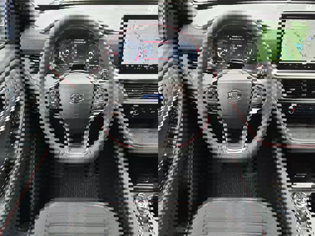 Used 2025 Ford Explorer ST-Line w/ ST-Line Street Pack image 10