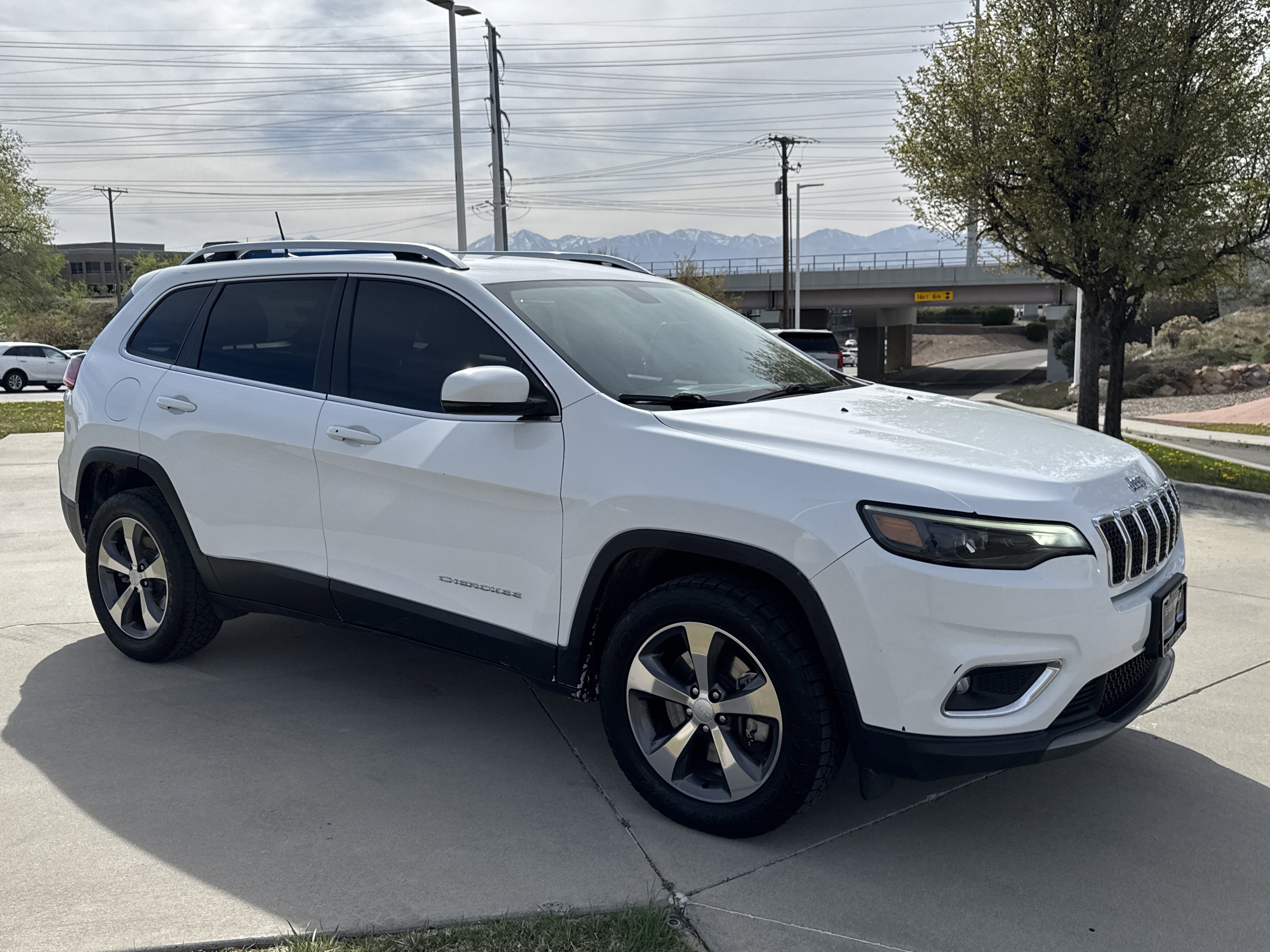 Used 2020 Jeep Cherokee Limited image 7