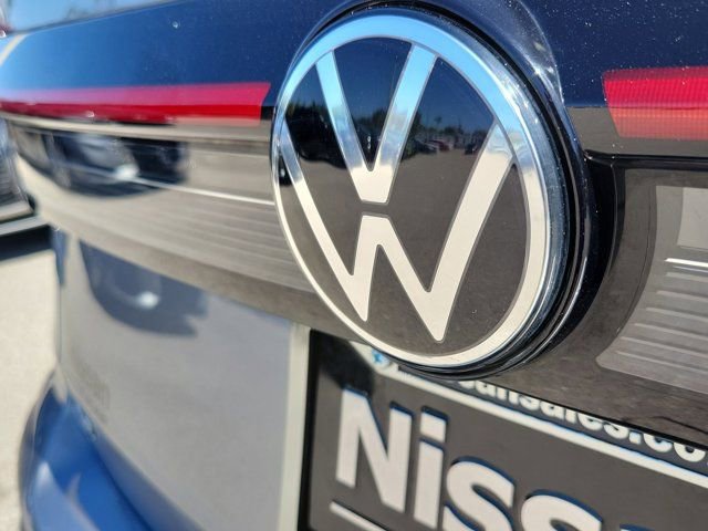 Used 2025 Volkswagen Taos SE FWD image 14