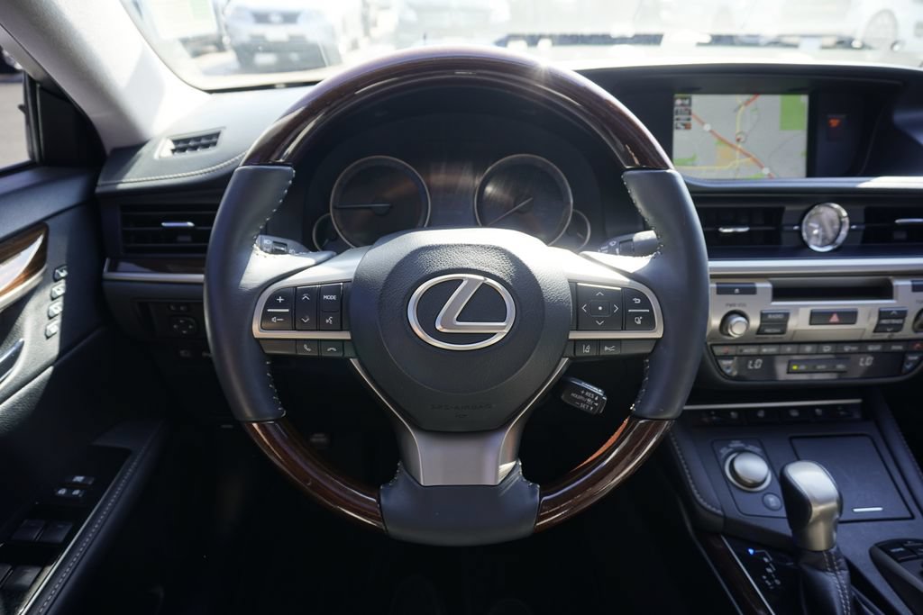 Used 2017 Lexus ES 350 w/ Luxury Package FWD image 10