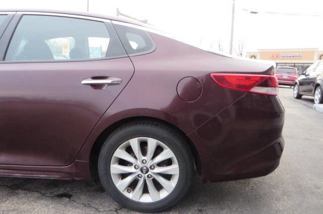 Used 2018 Kia Optima LX w/ 17" Alloy Wheels Package image 28