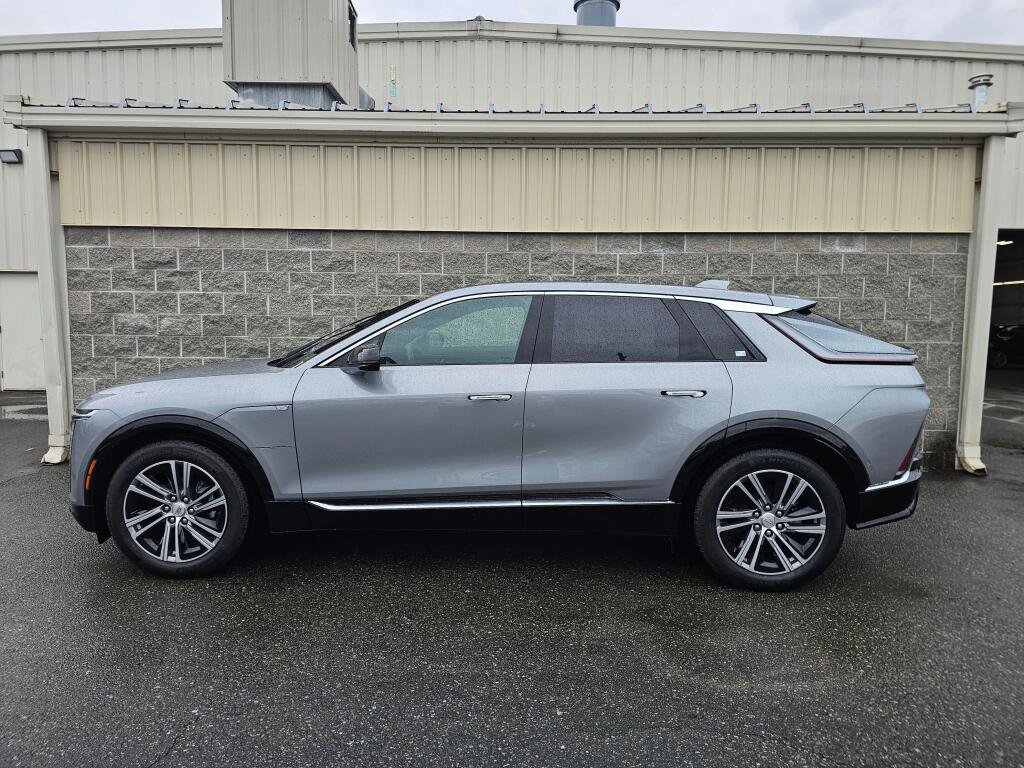 New 2026 Cadillac Lyriq Luxury AWD/4WD image 3