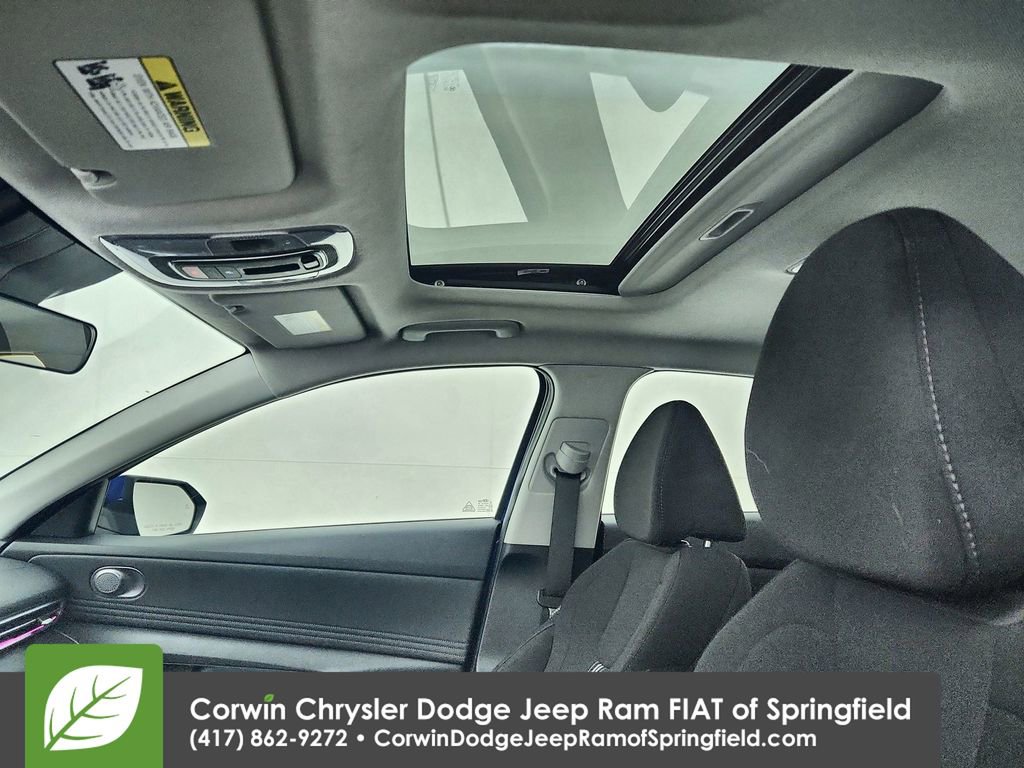 Used 2025 Hyundai Elantra SEL image 31