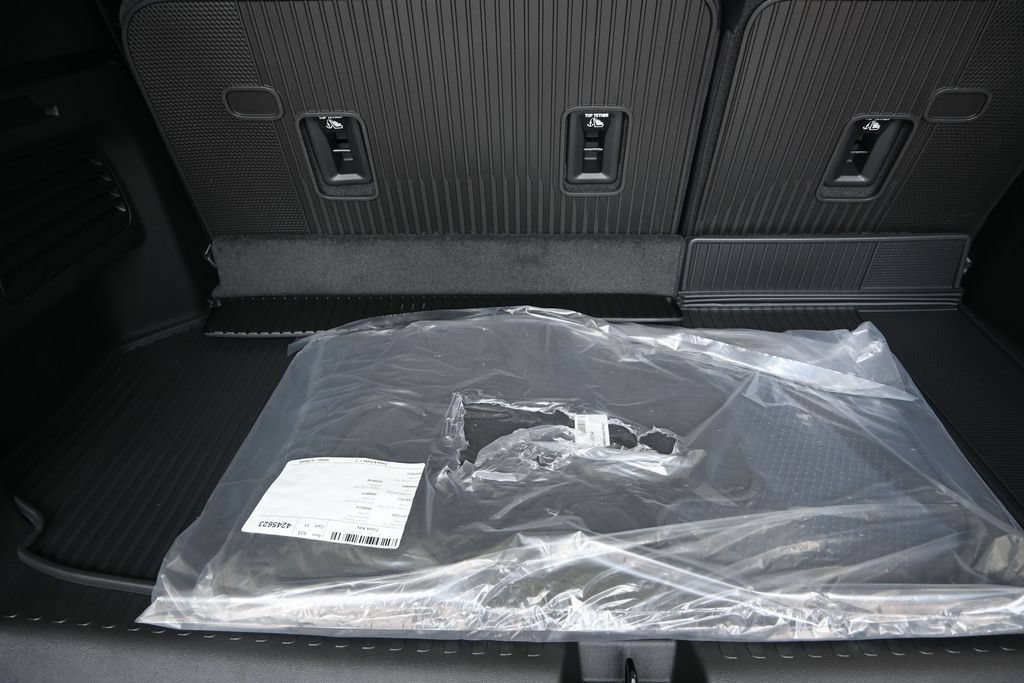 New 2026 Chevrolet Traverse RS w/ LPO, Floor Liner Package FWD image 20