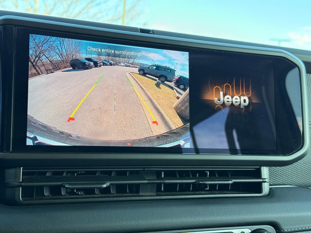 Used 2025 Jeep Wrangler Unlimited Rubicon image 16