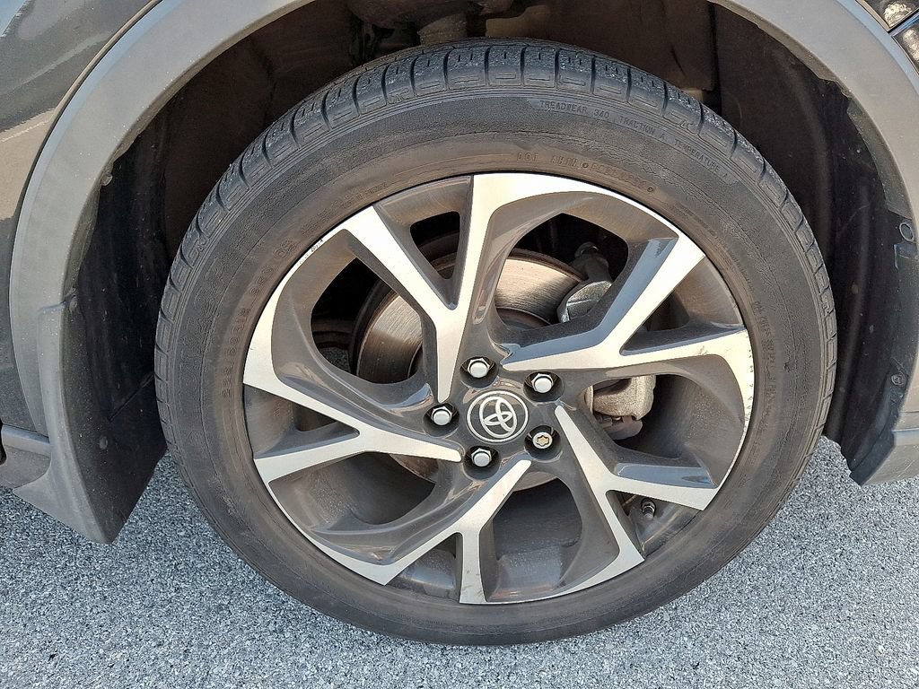 Used 2020 Toyota C-HR XLE FWD image 9