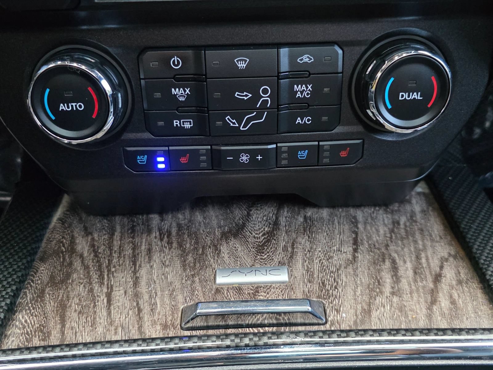 Used 2017 Ford F250 Lariat w/ Lariat Ultimate Package AWD/4WD image 17