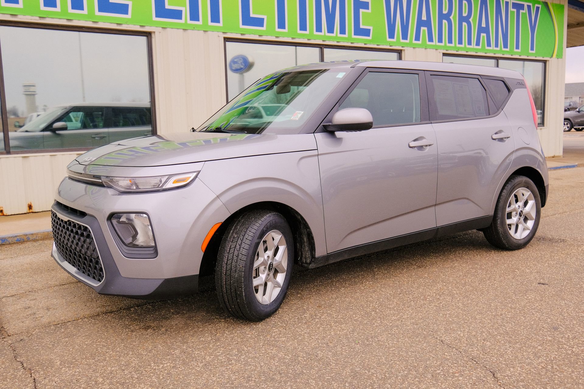 Used 2022 Kia Soul LX w/ Technology Package image 2