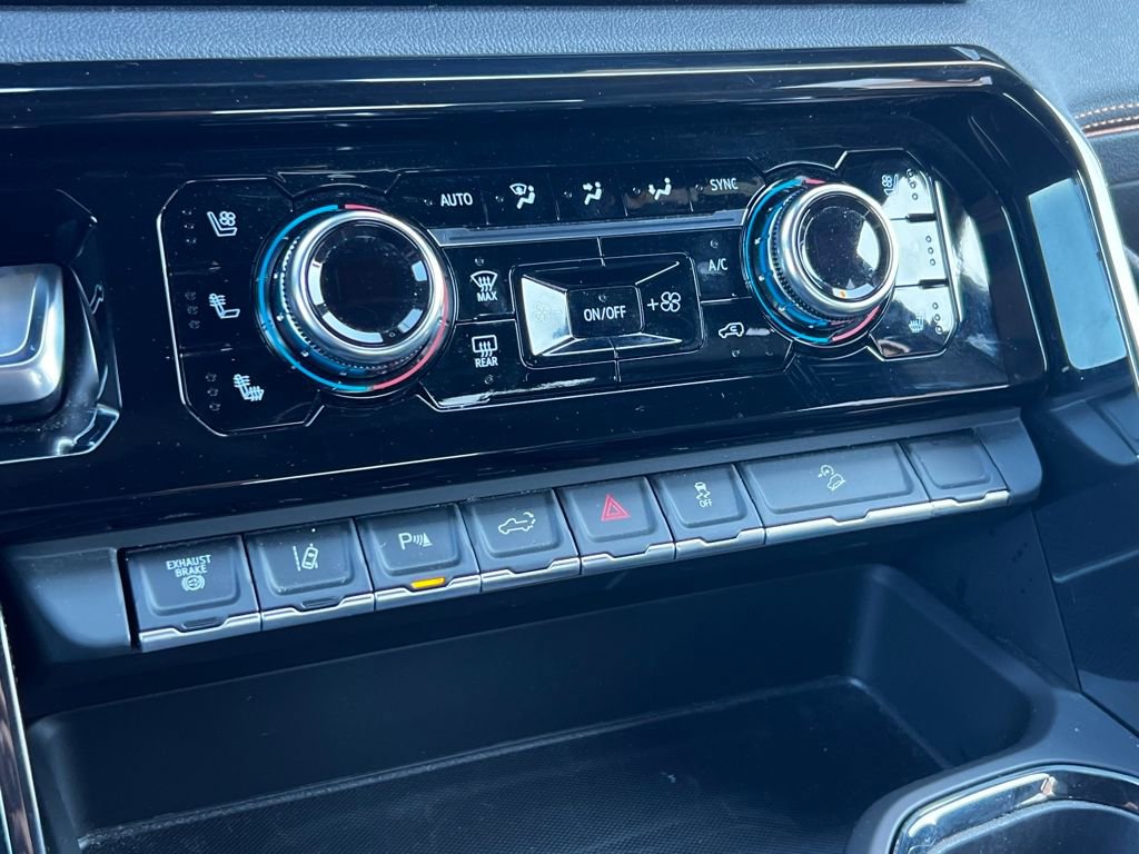 Used 2025 GMC Sierra 2500 AT4 image 12