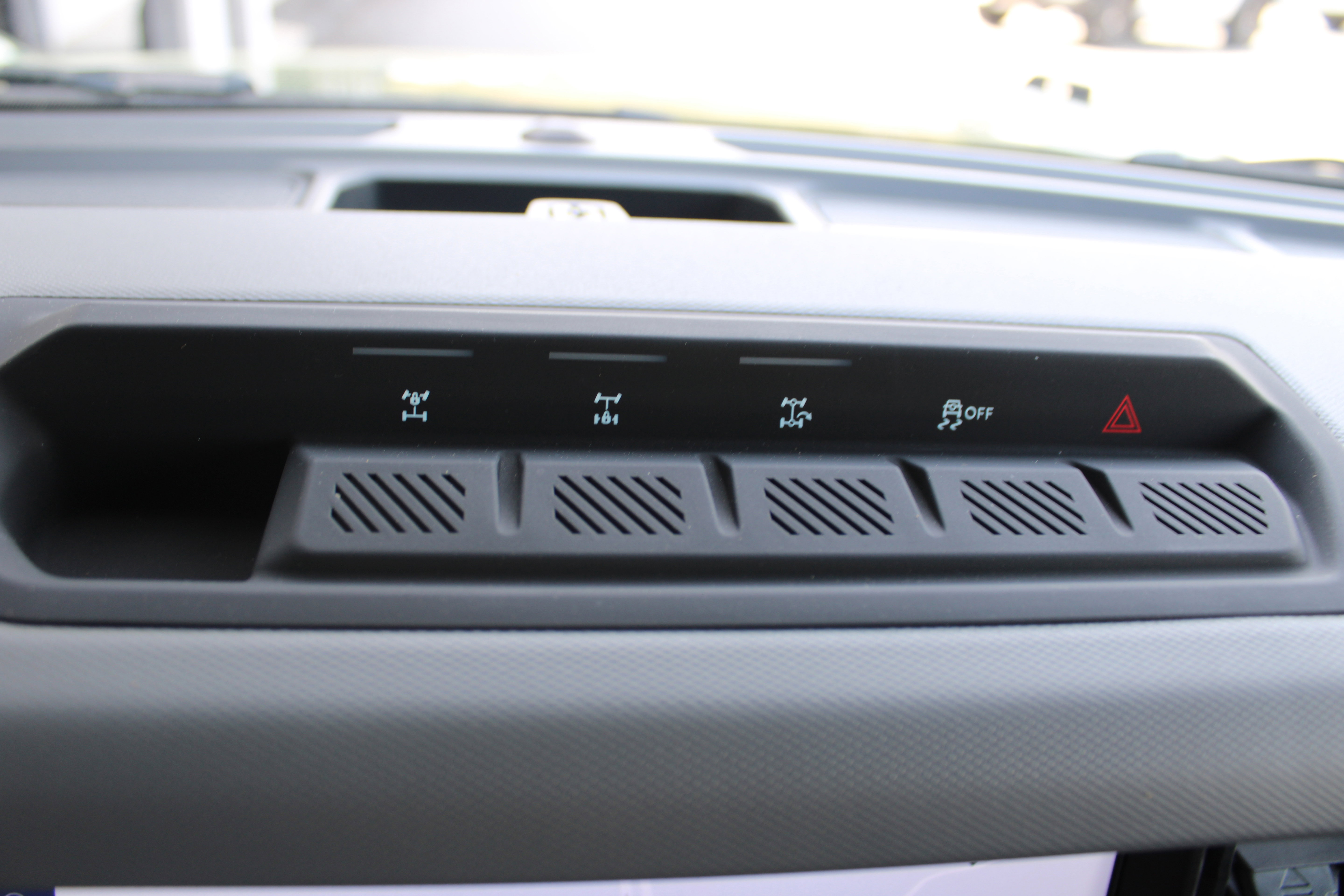 Used 2023 Ford Bronco Everglades image 27