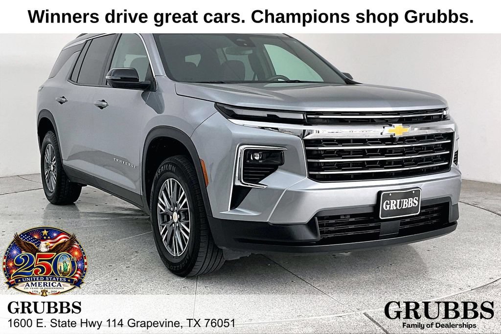 Used 2024 Chevrolet Traverse LT FWD image 1