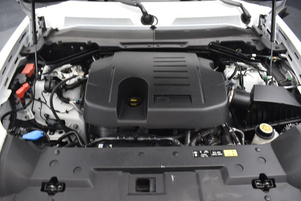 Used 2023 Land Rover Defender 130 X-Dynamic SE AWD/4WD image 8