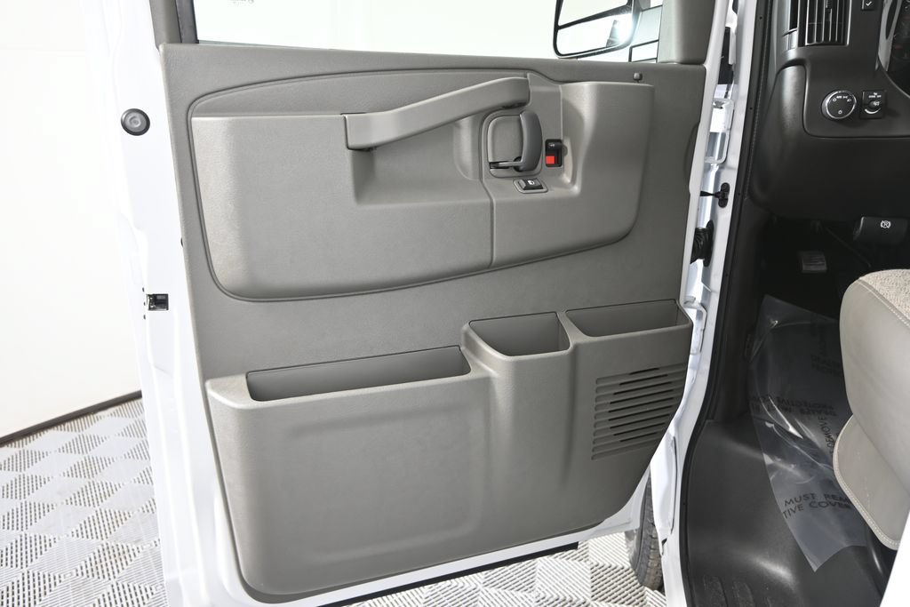 New 2026 Chevrolet Express 3500 w/ Driver Convenience Package RWD image 17