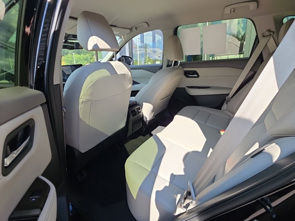 Certified 2025 Nissan Rogue SL AWD/4WD image 10