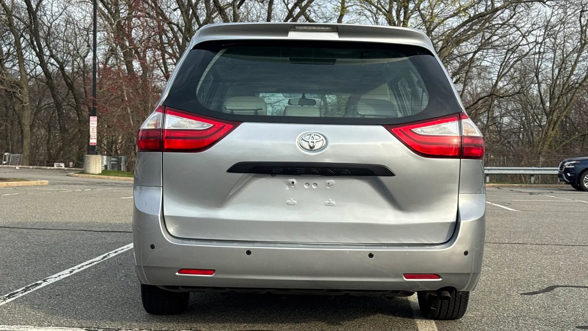 Used 2015 Toyota Sienna L FWD image 3