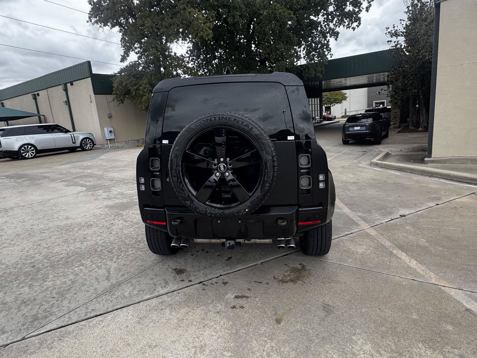 Certified 2024 Land Rover Defender 110 V8 AWD/4WD image 8