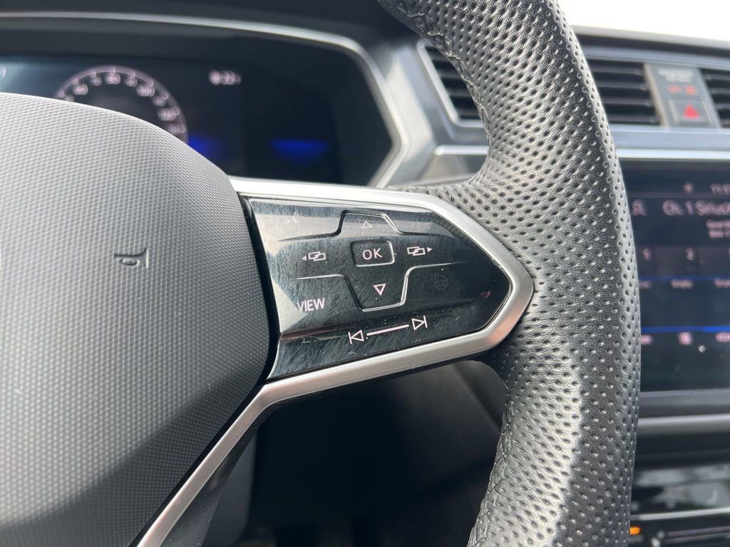 Used 2022 Volkswagen Tiguan SE R-Line image 17