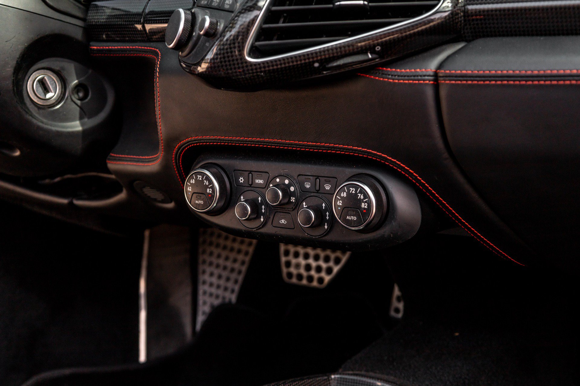 Used 2013 Ferrari 458 Spider RWD image 39