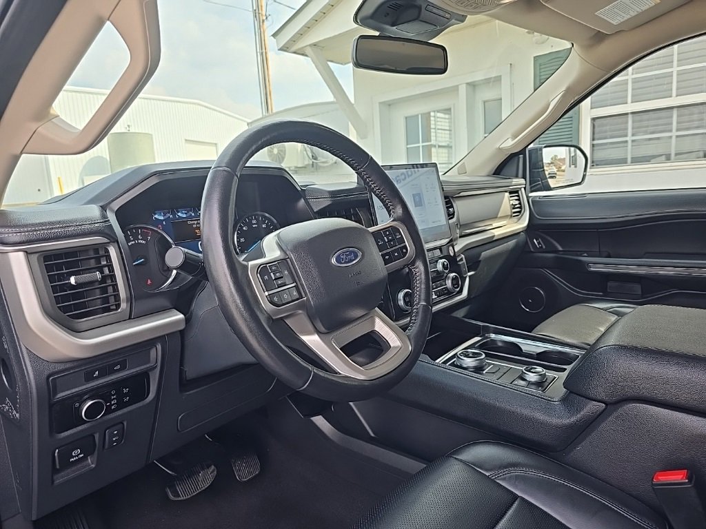 Used 2024 Ford Expedition Max XLT image 14