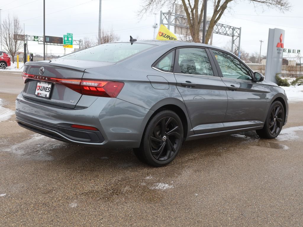Used 2025 Volkswagen Jetta SE w/ Sunroof Package image 10