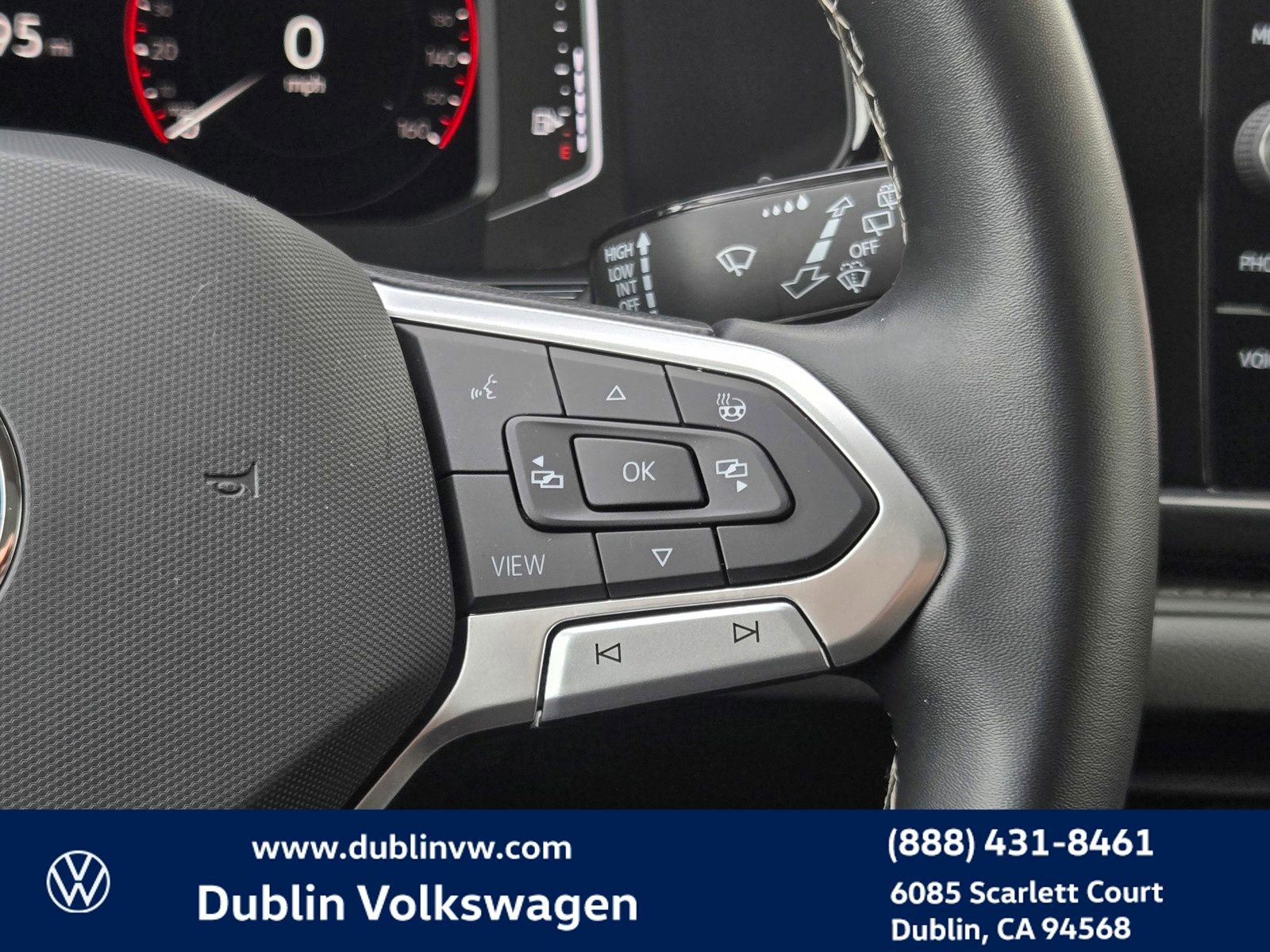 Certified 2022 Volkswagen Taos SEL w/ Panoramic Sunroof Package image 22