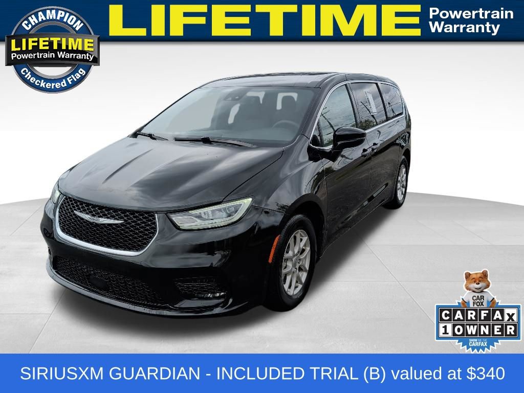 Used 2025 Chrysler Pacifica Select