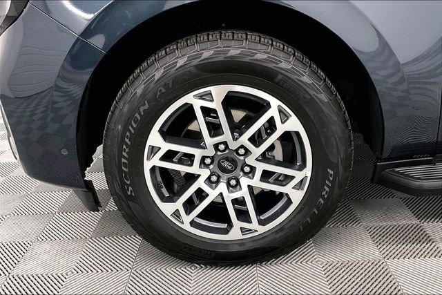 Used 2025 Ford Expedition Active image 10